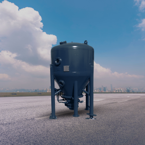 Storage tank pressurized