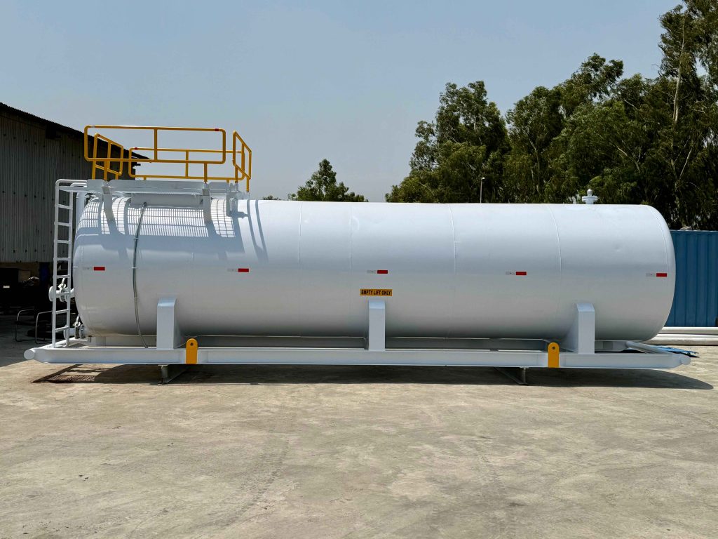 High-volume 30,000-liter diesel tanks featuring premium corrosion-resistant coatings and dual-compartment designs.